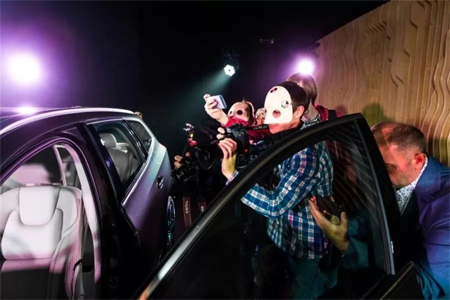 這款新車的發(fā)布活動以沉浸式劇院表演的形式進行，效果太棒了