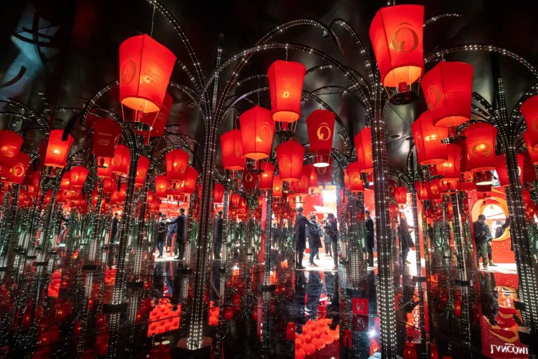 新春游園會(huì)活動(dòng)打卡最佳地非蘭蔻的賞新燈，隨手一拍就是大片