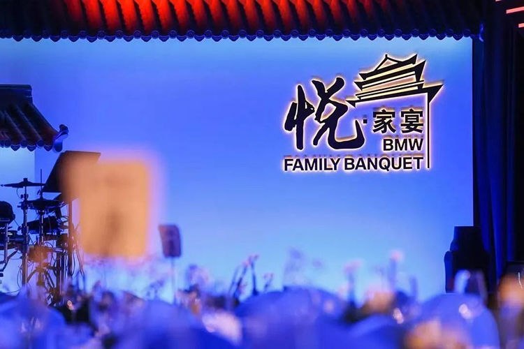 “越來越會玩兒”的發(fā)布會活動真新穎，現(xiàn)場擺攤販賣中華傳統(tǒng)小吃