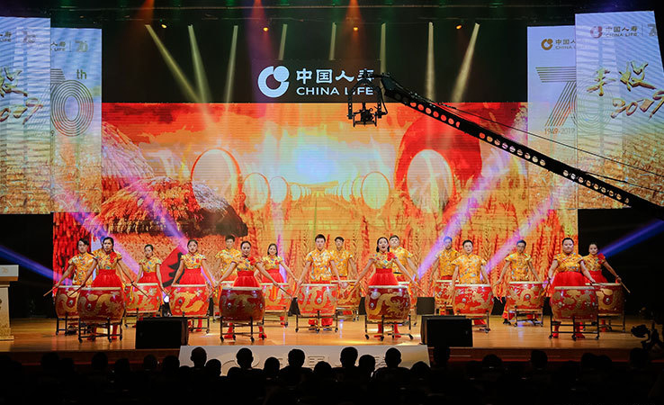 中國(guó)人壽的年會(huì)策劃了一個(gè)誓師環(huán)節(jié)，個(gè)個(gè)都是壯志豪情