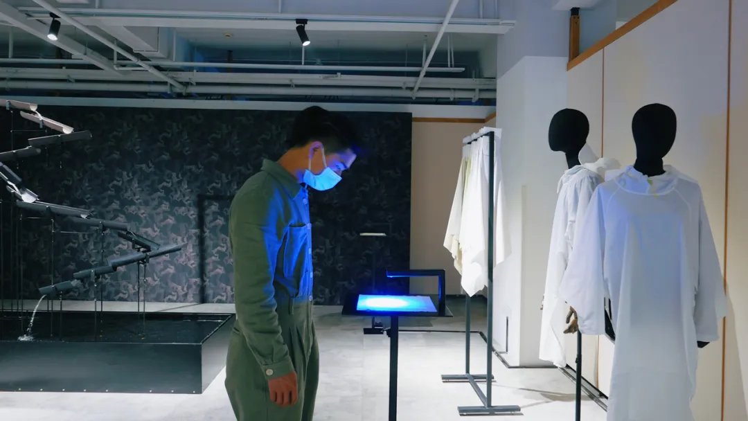 布料圖書館全新開放的展覽活動(dòng)策劃做到了與觀眾無阻隔的交流 - 第11張 - 會(huì)展活動(dòng)策劃CCASY.COM 布料圖書館全新開放的展覽活動(dòng)策劃做到了與觀眾無阻隔的交流 - 第11張