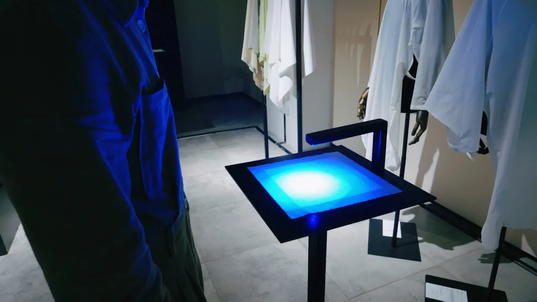 布料圖書館全新開放的展覽活動(dòng)策劃做到了與觀眾無阻隔的交流 - 第12張 - 會(huì)展活動(dòng)策劃CCASY.COM 布料圖書館全新開放的展覽活動(dòng)策劃做到了與觀眾無阻隔的交流 - 第12張
