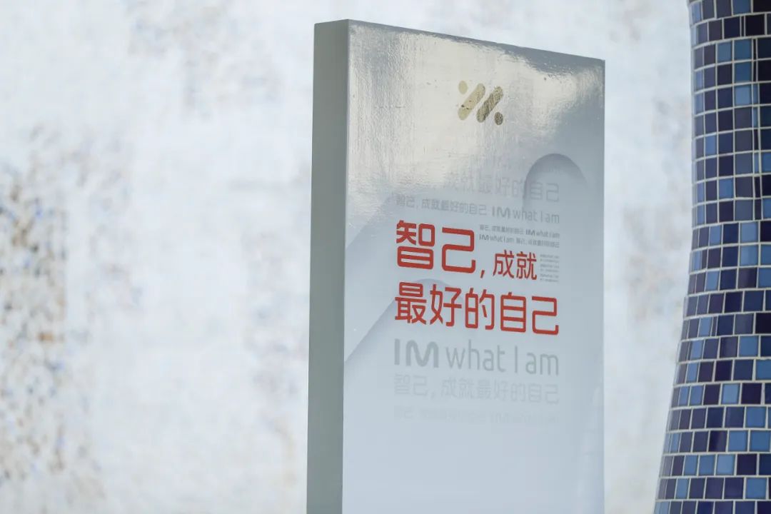 智己LS7上市發(fā)布會活動策劃使用了超大型戶外弧形大屏，視覺體驗杠杠