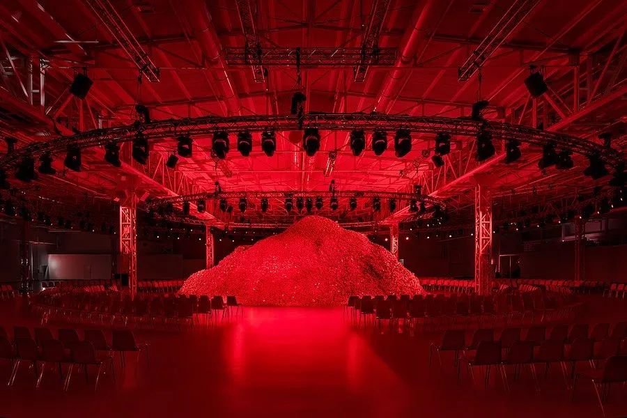 DIESEL2023秋冬大秀活動(dòng)策劃了一座杜蕾斯山丘，刷屏了社交平臺